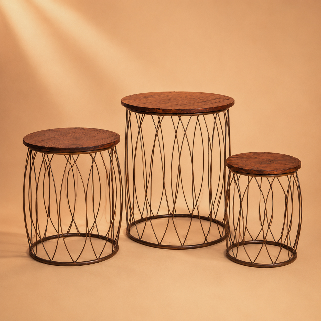 Conjunto de Mesas Decorativas ARAMADAS Madeira Rústica – Kit com 3 Peças